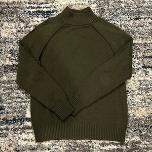 89th & Madison Women’s Olive Green Mock Turtleneck Sweater